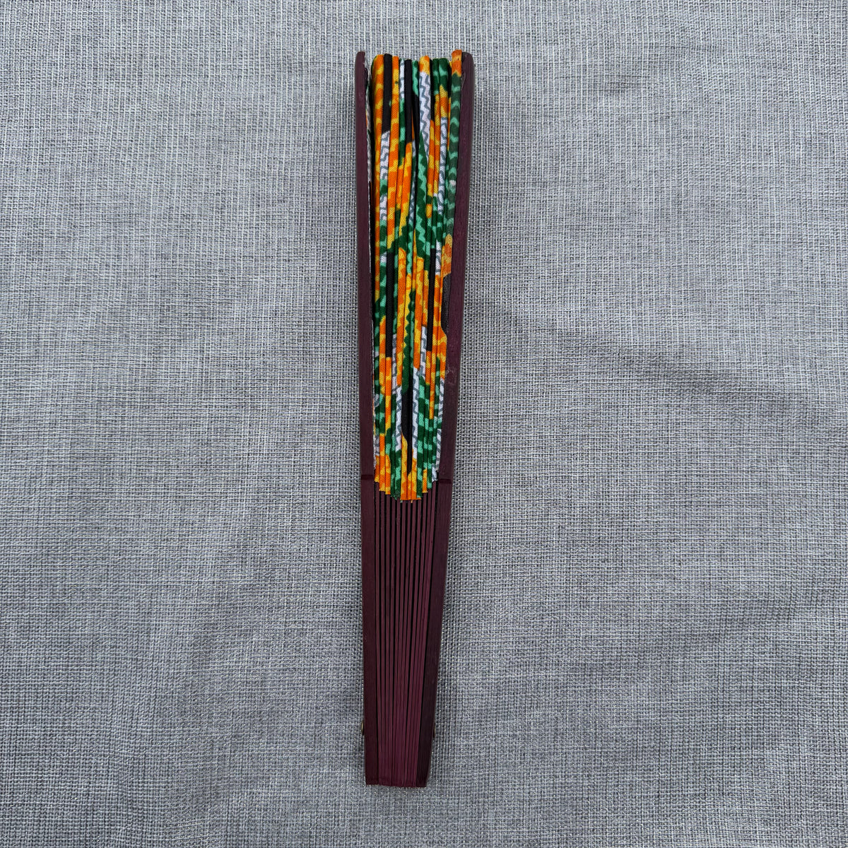 Éventail en wax & bois
