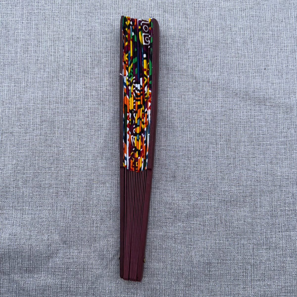 Éventail en wax & bois
